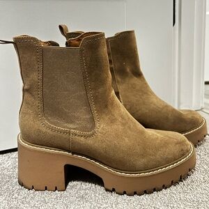 Universal Thread Tan Ankle Booties with Chunky Heel